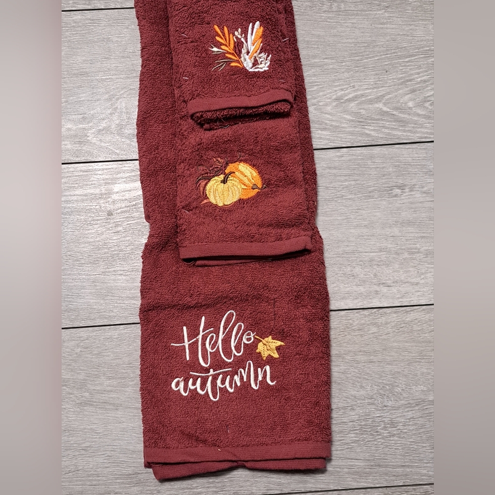 Brand New Fall/Autumn Embroidered 3pc Bath Towel Set - Burgundy